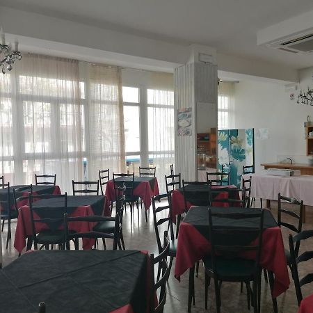 Hotel Nova Dhely ริมินี ภายนอก รูปภาพ