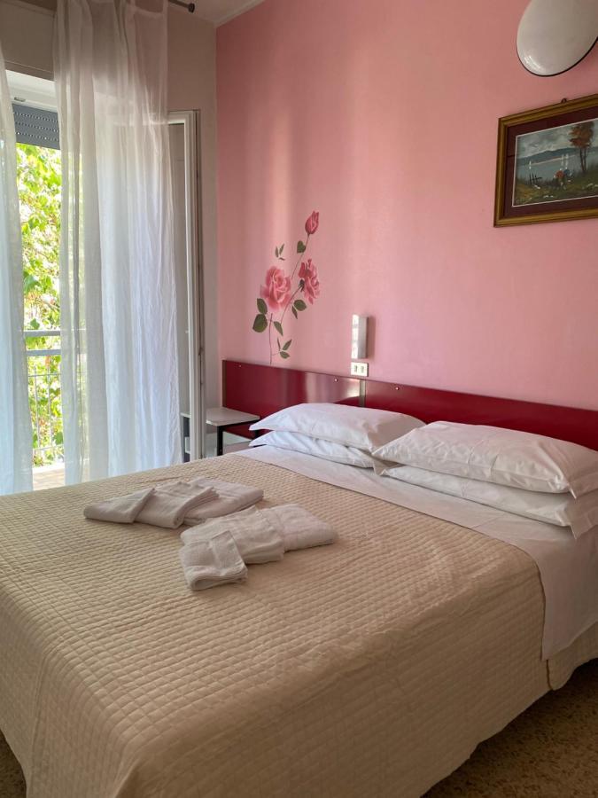 Hotel Nova Dhely ริมินี ภายนอก รูปภาพ