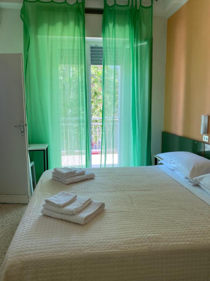 Hotel Nova Dhely ริมินี ภายนอก รูปภาพ