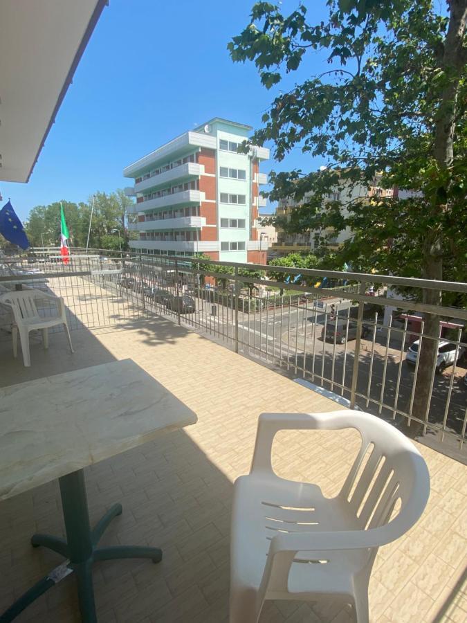 Hotel Nova Dhely ริมินี ภายนอก รูปภาพ