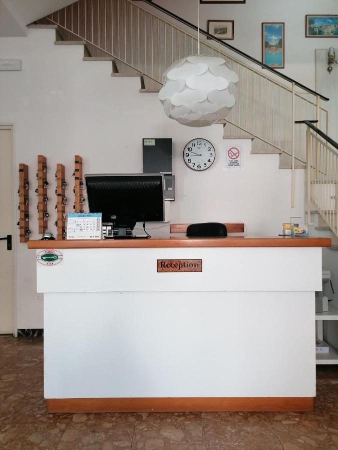 Hotel Nova Dhely ริมินี ภายนอก รูปภาพ