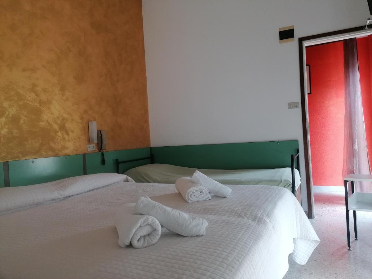 Hotel Nova Dhely ริมินี ภายนอก รูปภาพ