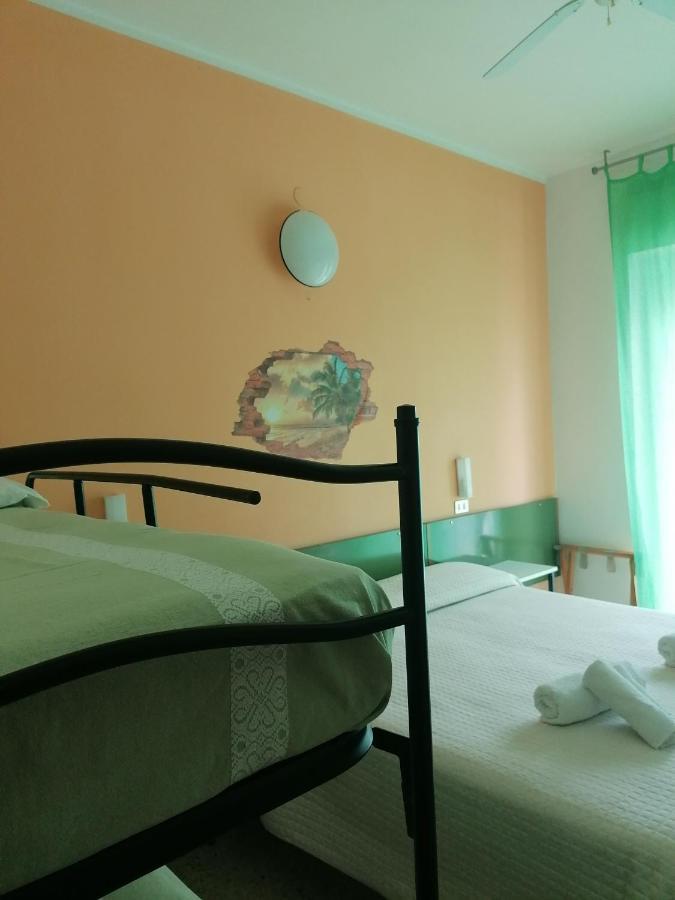 Hotel Nova Dhely ริมินี ภายนอก รูปภาพ