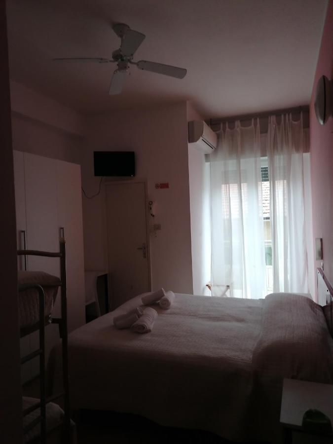 Hotel Nova Dhely ริมินี ภายนอก รูปภาพ