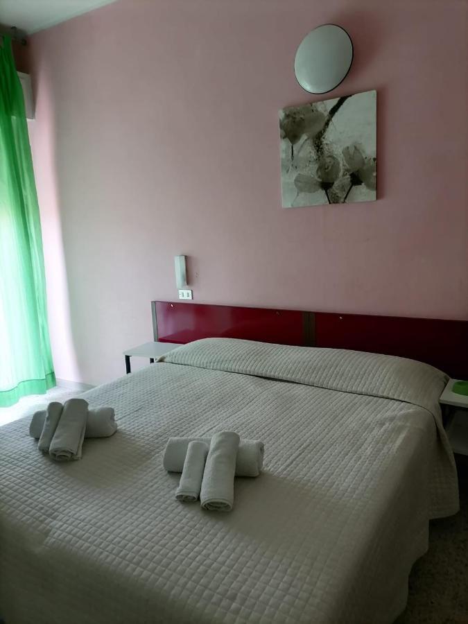 Hotel Nova Dhely ริมินี ภายนอก รูปภาพ