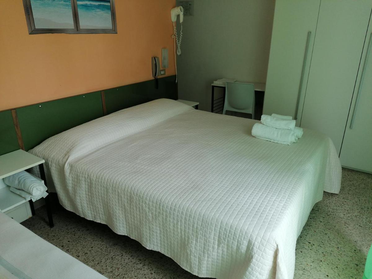 Hotel Nova Dhely ริมินี ภายนอก รูปภาพ