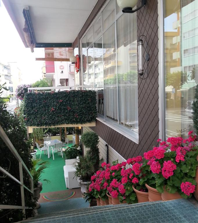 Hotel Nova Dhely ริมินี ภายนอก รูปภาพ